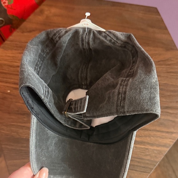 Gray 'Howdy' Embroidered Cap - Picture 2 of 4